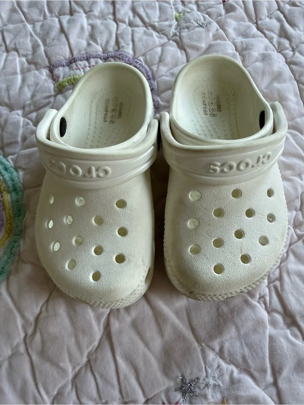 Crocs Kids Classic Clog in Off-White, size 8